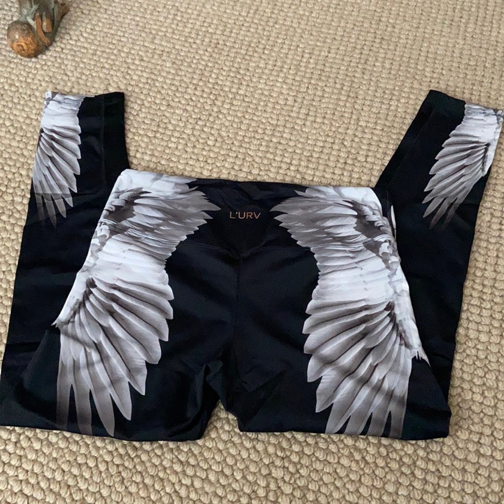L’urv workout leggings with wing detail size Large